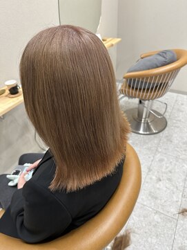 シカ 神戸三宮元町店(Cica) 神戸　三ノ宮　元町　　グレージュ　ベージュ　ハイトーン