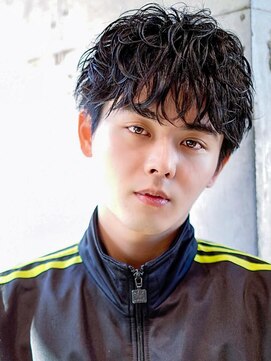 ライラ(Lyla) Cカールパーマで作るコンパクトマッシュ