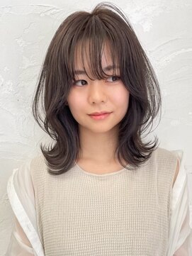 シロ(SiLO) 顔まわりカット◯ミディアムレイヤー、ロングレイヤー/天神大名