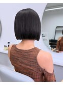グリーンマットでトーンダウンボブ