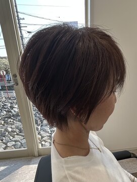 グラムヘアー(GLAM HAIR) 大人可愛い前下がりショートスタイル