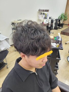 ラグヘアー(Lug hair) デジタルパーマでゆるすぎず＆きつすぎずなカール感を狙う