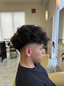 エマビビット 港店(EMA VIVID) フェードにスペインカール