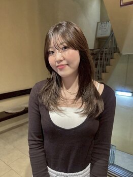 CHERE【シェール】の写真/「おくれ毛」1mmで、人生は変わる。最旬フェイスレイヤーと地毛風ストレートで、360度あざとく可愛く。