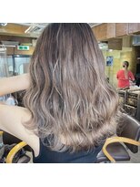 ユートピア(U topia)&nbsp;【U-topia町田】【エアータッチバレイヤージュ】夏ハイライト