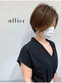 丸みのあるショート ハイライト ショートボブ