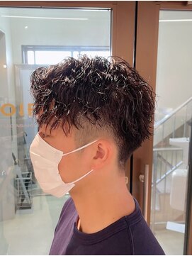 コワファーストナガサキシャンプーボーイ(COIFF1RST NAGASAKI SHAMPOO BOY) ショート×ツイストスパイラル