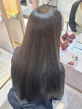 エルバイラビス 大宮(elu by lovis) 《chihina》ダークブラウンカラー/艶カラー/似合わせカット