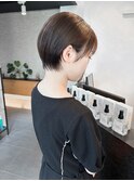 タイトシルエット美人ショート