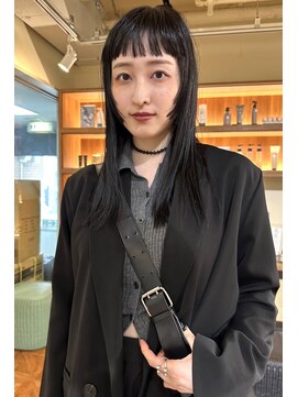 ロスタークラス(ROSTAR class) オン眉、ステップレイヤーカットミディアム