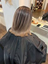 ウル(Ulu)&nbsp;白髪ぼかしバレイヤージュ