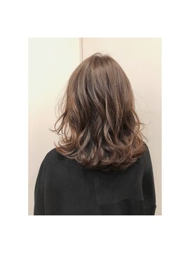 ビーダッシュアヴェダ(B dash AVEDA) ミディアムグレージュ