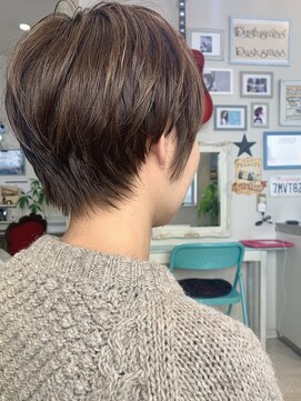 ラッシュグラス(Rush grass) ナチュラルなベリーショートスタイル