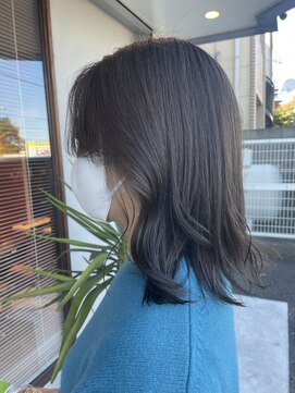 サバイ(savy) オリーブグレージュで暗めでも透明感