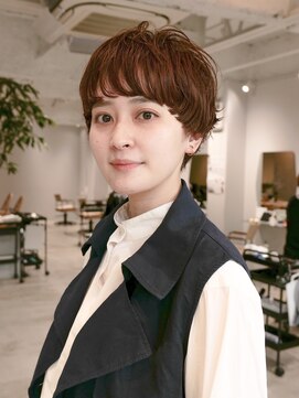 トゥナ(Tuna) クセを活かしたショートヘア