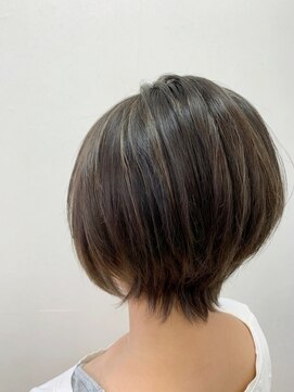 ルッソリベラ 池袋(Lusso libera) 白髪ぼかしハイライトショート◎30代40代50代