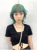レイヤーウルフカット夏のくすみミントグリーンカラー