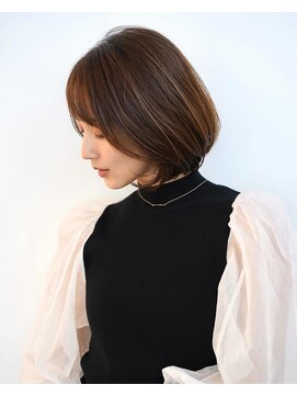 アイスバーグ(eyesburg) ひし形レイヤーボブミルクティーベージュ透明感カラー20代30代