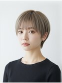 くすみベージュ×ショート