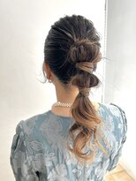 バズ(BUZZ)&nbsp;お呼ばれポニーヘアアレンジ★秋山