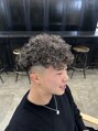 スティーロ 渋谷(Steelo) スキンフェード×スペインカールで海外ボーイに!