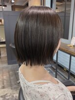 アンティコ (antico)&nbsp;切りっぱなしボブ/オリーブグレージュ
