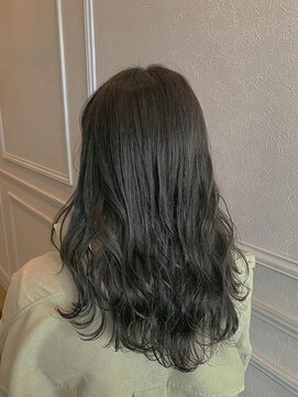 エミュー ラ ピエス(emu la piece) ミントアッシュ/波巻き/キレイめカジュアル/艶感/うる艶髪