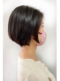 トップのボリュームを作り頭の形を綺麗に見せるショートボブ