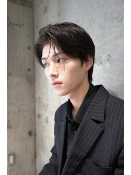 キュー(Cue_) 無造作ウルフセンターパート×メンズパーマ