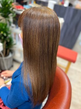 ルックス(LOOKS)の写真/経験豊富なスタイリストが髪の状態を見極めながら施術。自然なストレートヘアを叶えます。