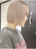 ホワイトブロンドミルクティーベージュ切りっぱなしボブ