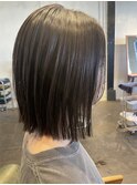 20代30代大人可愛い艶感グレージュ切りっぱなしボブ