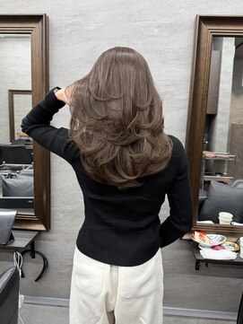 ソー(so.) ワンカールレイヤー×ミルクティーベージュ/レイヤーカット/横浜