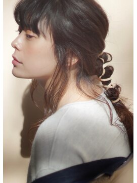 リッカ(RICCA) 【 RICCA 渡辺 】革リボンを使った編み込みくずしアレンジ