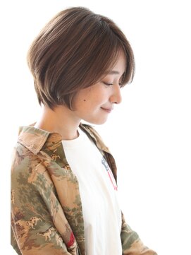 レウナ 外苑前(Reuna) 大人可愛いショートボブ　黒髪アッシュ　３０代４０代