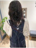 ウルフレイヤーカットくるくるパーマ大人ミディアムレイヤー