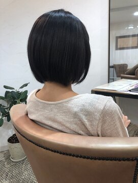 ポルム パプリカ(polum paprika) 30代前下がりボブ×黒髪