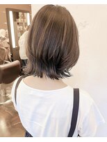 ティーシェル(TIECHEL)&nbsp;小顔イメチェン、ダークアッシュグレージュくびれレイヤーボブ