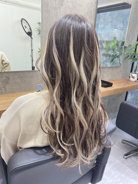 ヴィズバイエリーツ(vizz by elyts) シールエクステ/ハイライト/派手髪/デザインカラー/巻き髪