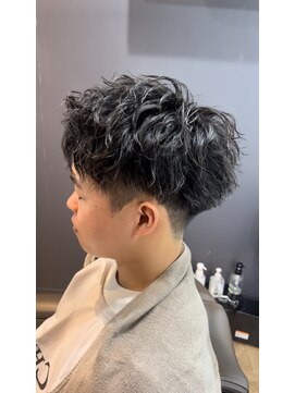 クロムトウキョウ ザ バーバー 新宿本店(CHROM TOKYO the Barber) ツイストアップバングショート