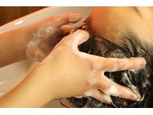 【ヘッドスパが人気なサロン】髪の美しさは頭皮ケアから!ヘッドスパニストによる極上スパをご体験下さい♪