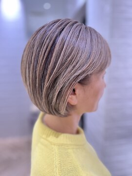 ステア ケース(stair case) 白髪を活かしまた極力明るい色味を楽しみたい方へ　白髪ぼかし