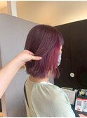 揺れるたび見える、甘さ仕込みのレッドブラウンボブ