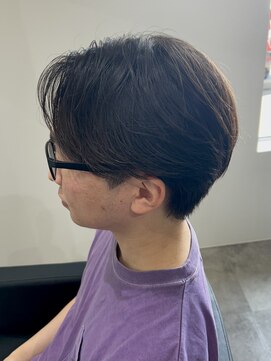 ヒュイル バイ ニアウ(Hwyl by Niau) メンズカットセンターパートニュアンスパーマウルフナチュラル