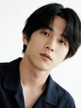 エイチ メンズ(H) スペインカールセンターパートツーブロックフェードカット