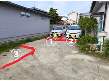 カムナチュレ(come Nature)の雰囲気（バックでお入りいただき赤色のスペース1～3にお停めください。）
