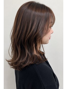 ヘアーエボリューション 透明感アッシュブラウンのミディアムレイヤー