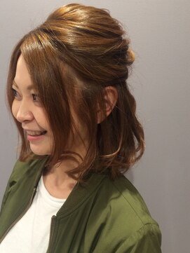 ボンドヘアー(Bond Hair) ミディアムアレンジ