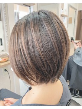 髪質改善 前下がりボブ 大人ボブ 脱白髪染めハイライト L シェス Shes のヘアカタログ ホットペッパービューティー