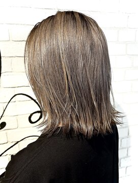 アンバーロイス 綱島(umber royce) シャドールーツ+切りっぱなし